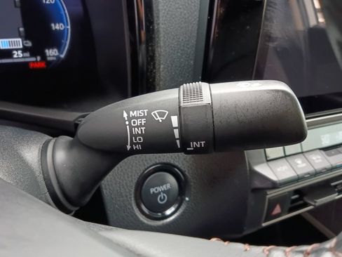 Used 2025 Toyota Camry XLE FWD image 5