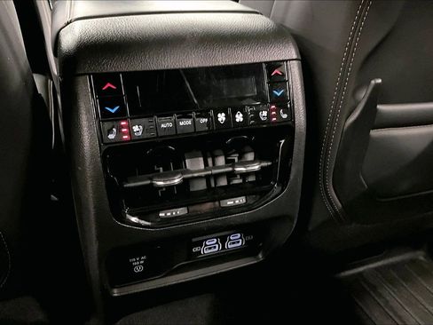 Used 2023 Jeep Grand Cherokee L Summit AWD/4WD image 34
