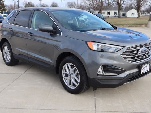 Used 2022 Ford Edge SEL w/ Convenience Package image 3
