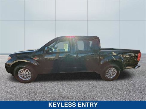 Used 2019 Nissan Frontier SV image 2