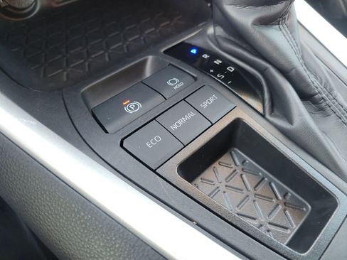 Used 2024 Toyota RAV4 LE image 22