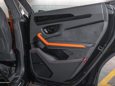Used 2025 Lamborghini Urus SE image 42