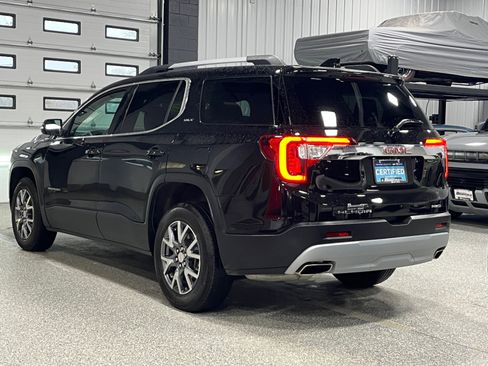 Certified 2023 GMC Acadia SLT w/ Preferred Package image 3
