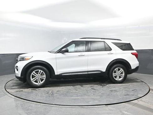 Used 2024 Ford Explorer XLT w/ Equipment Group 202A image 4