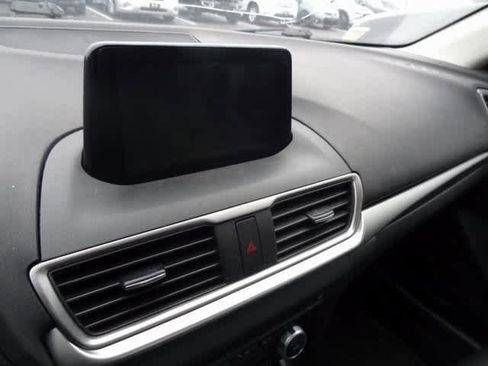 Used 2018 MAZDA MAZDA3 Touring image 7