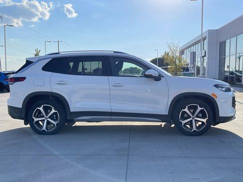 New 2025 Volkswagen Tiguan SE image 7