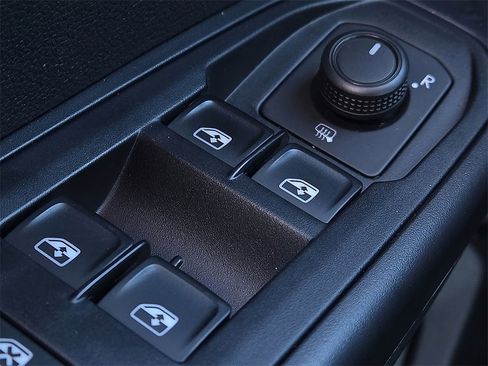 Used 2024 Volkswagen Taos SE image 16