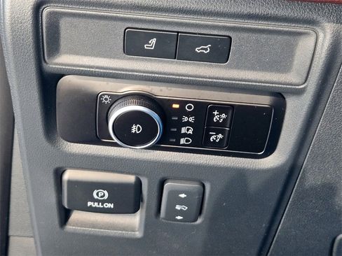 Used 2023 Ford Expedition Limited image 24