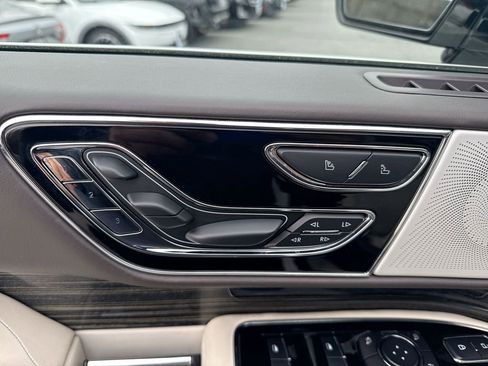 Used 2022 Lincoln Navigator Black Label image 14