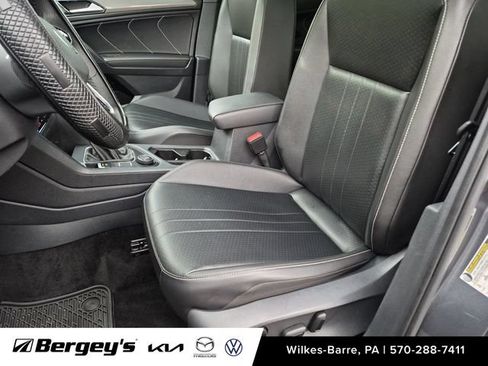 Certified 2022 Volkswagen Tiguan SE R-Line AWD/4WD image 11