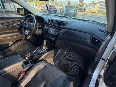 Used 2018 Nissan Rogue SL FWD image 14