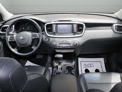 Used 2019 Kia Sorento EX image 17