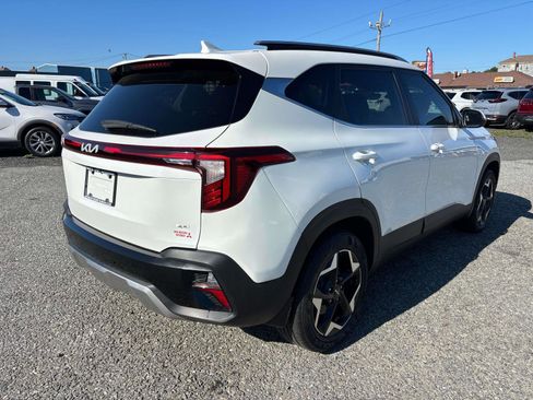 Used 2024 Kia Seltos EX AWD/4WD image 5