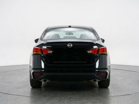 Used 2025 Nissan Altima 2.5 SV FWD image 7