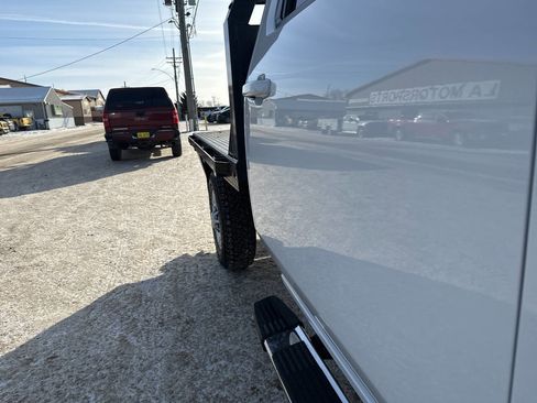 Used 2024 Chevrolet Silverado 2500 LT w/ Convenience Package image 27