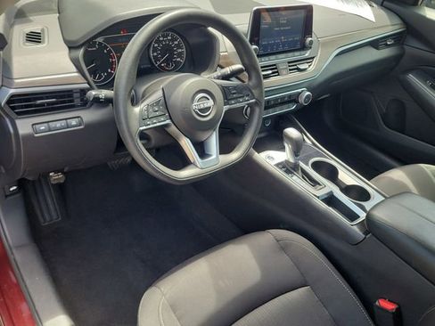 Used 2024 Nissan Altima 2.5 SV FWD image 15