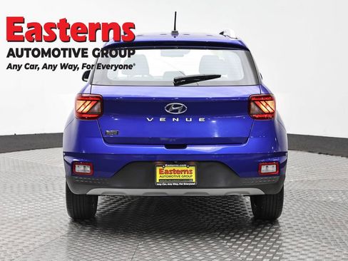 Used 2024 Hyundai Venue SEL FWD image 6