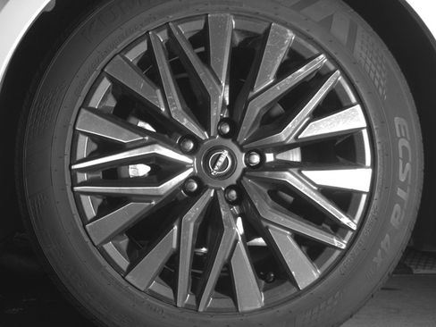 Used 2025 Nissan Altima 2.5 SV FWD image 12