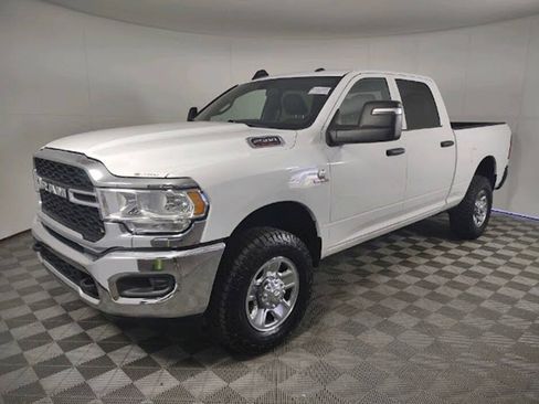 Used 2023 RAM 2500 Tradesman w/ Chrome Appearance Group AWD/4WD image 5