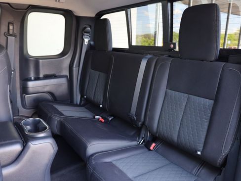 Used 2017 Nissan Titan SV AWD/4WD image 17