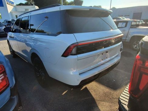 Used 2026 Lincoln Navigator L Reserve w/ Jet Appearance Package AWD/4WD image 9