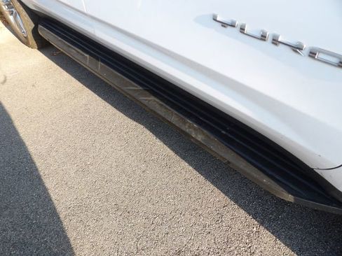 Used 2022 GMC Yukon XL SLE AWD/4WD image 18