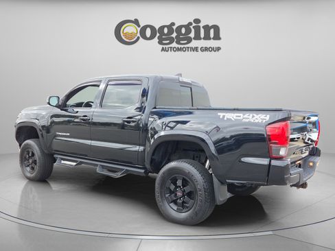 Used 2018 Toyota Tacoma TRD Sport w/ Technology Package image 4
