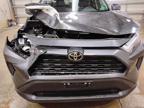 Used 2025 Toyota RAV4 XLE AWD/4WD image 18