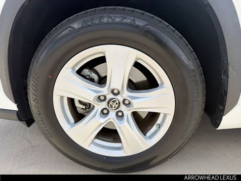 Used 2024 Toyota Highlander LE FWD image 10