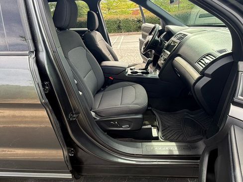 Used 2018 Ford Explorer XLT w/ Equipment Group 201A image 12