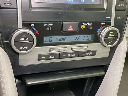 Used 2012 Toyota Camry XLE w/ Leather Pkg FWD image 23