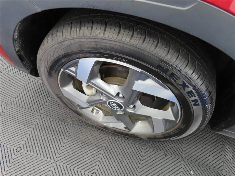Used 2025 Hyundai Venue SEL FWD image 6
