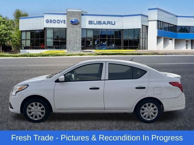 Used 2017 Nissan Versa S Plus FWD image 2