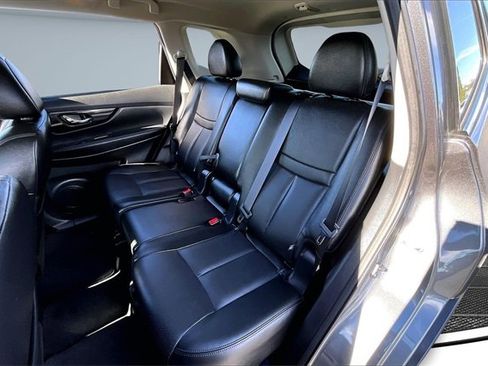 Used 2020 Nissan Rogue SL w/ Premium Package image 22