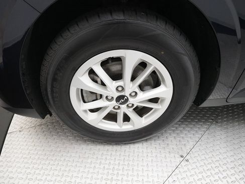 Certified 2024 Kia Carnival LX image 27