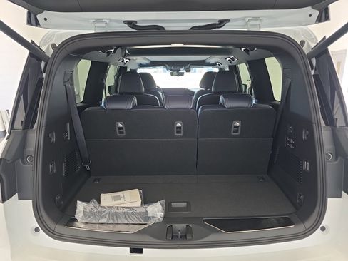 New 2026 INFINITI QX80 4WD image 17