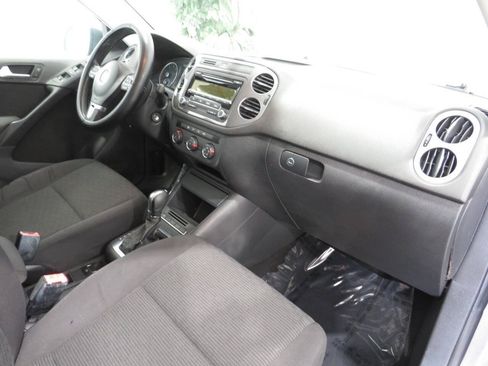 Used 2013 Volkswagen Tiguan S FWD image 7