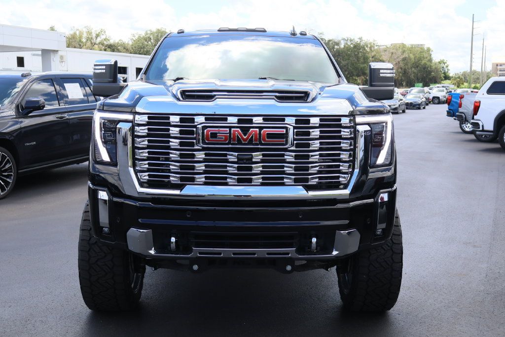 Used 2025 GMC Sierra 2500 Denali w/ Denali Reserve Package AWD/4WD image 4