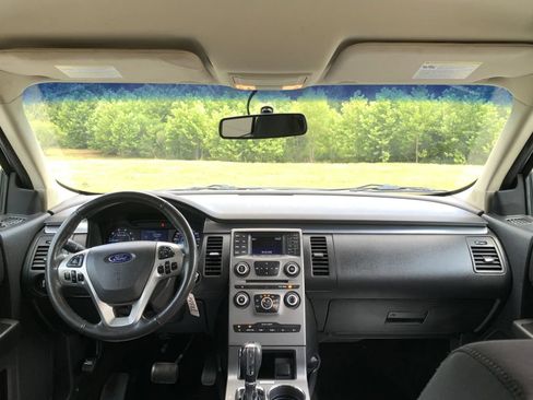 Used 2019 Ford Flex SE FWD image 12