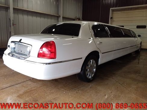 Used 2005 Lincoln Town Car Executive image 5