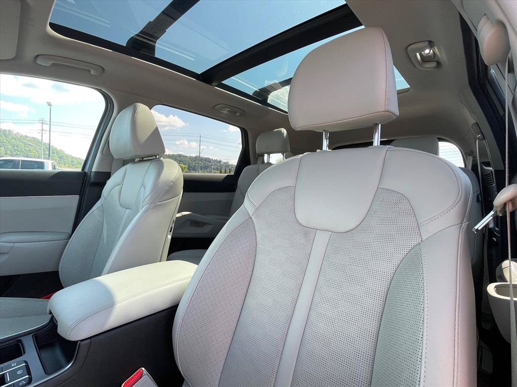 Used 2024 Kia Sorento S w/ Panoramic Sunroof Package FWD image 23
