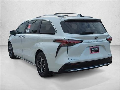 New 2026 Toyota Sienna Platinum image 7