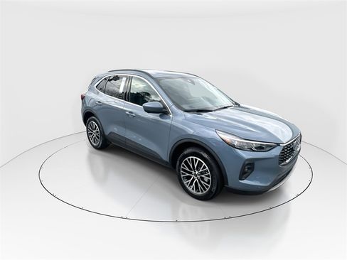 Used 2024 Ford Escape SE w/ PHEV Premium Package image 2