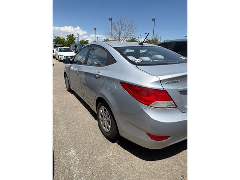 Used 2012 Hyundai Accent GLS FWD image 4