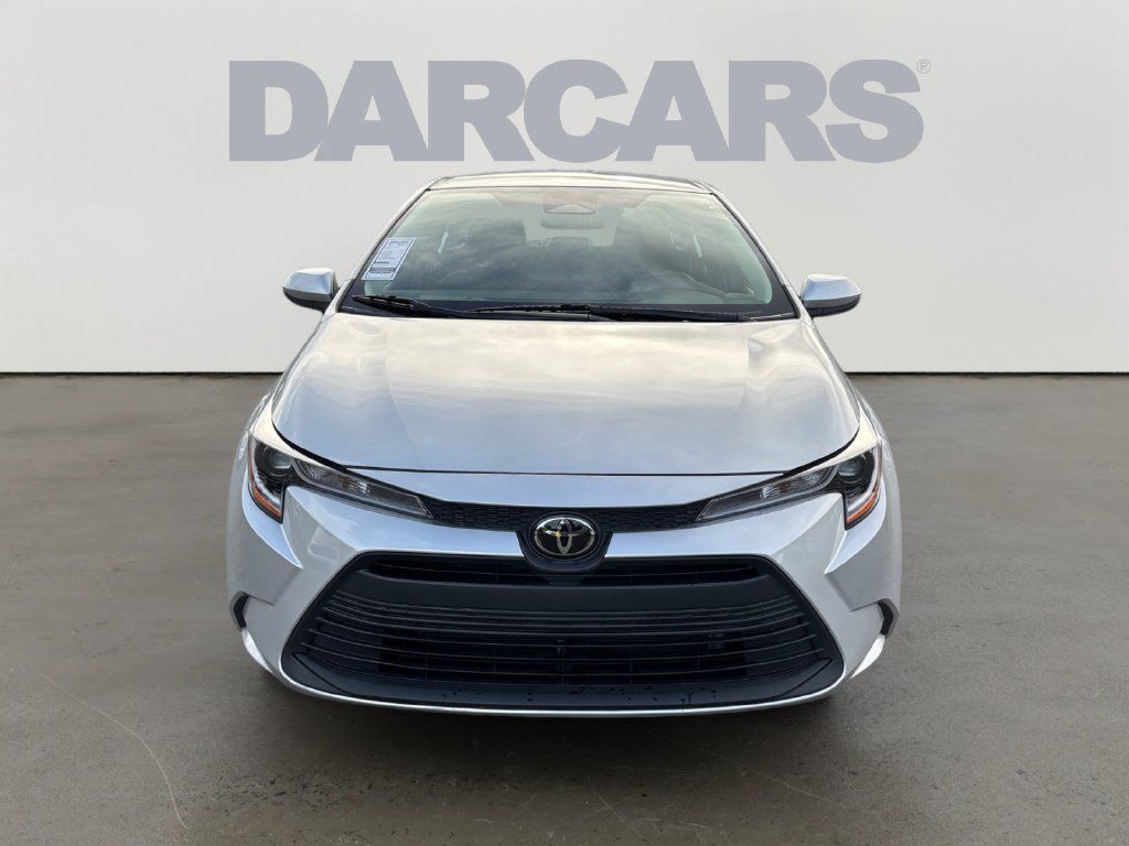 Used 2024 Toyota Corolla LE FWD image 2