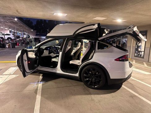 Used 2018 Tesla Model X 100D image 9