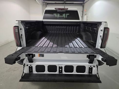 New 2026 GMC Sierra 2500 AT4 w/ AT4 Preferred Package image 7