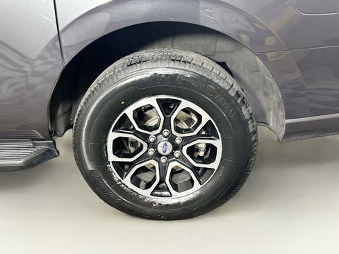 Used 2024 Ford Expedition Max XLT image 11