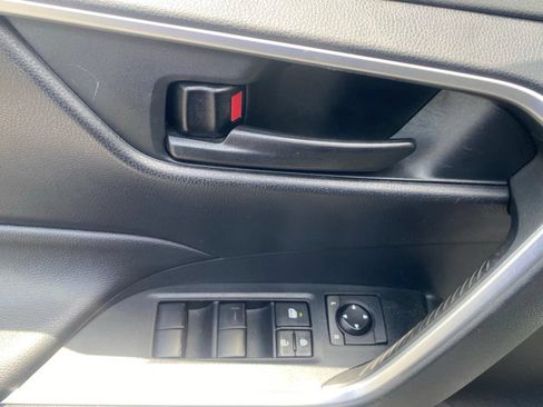Used 2019 Toyota RAV4 LE w/ All Weather Liner Package AWD/4WD image 22