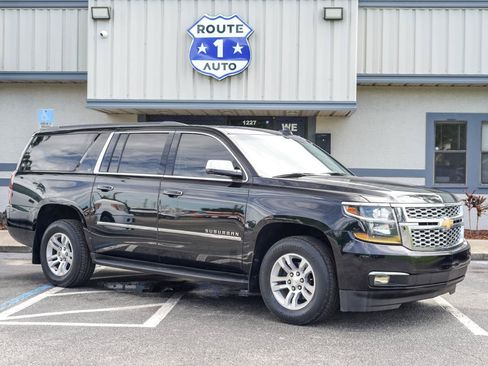 Used 2020 Chevrolet Suburban LT RWD image 3